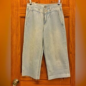 American Eagle cropped jeans, vintage inspired waist & raw hem, can be rolled up